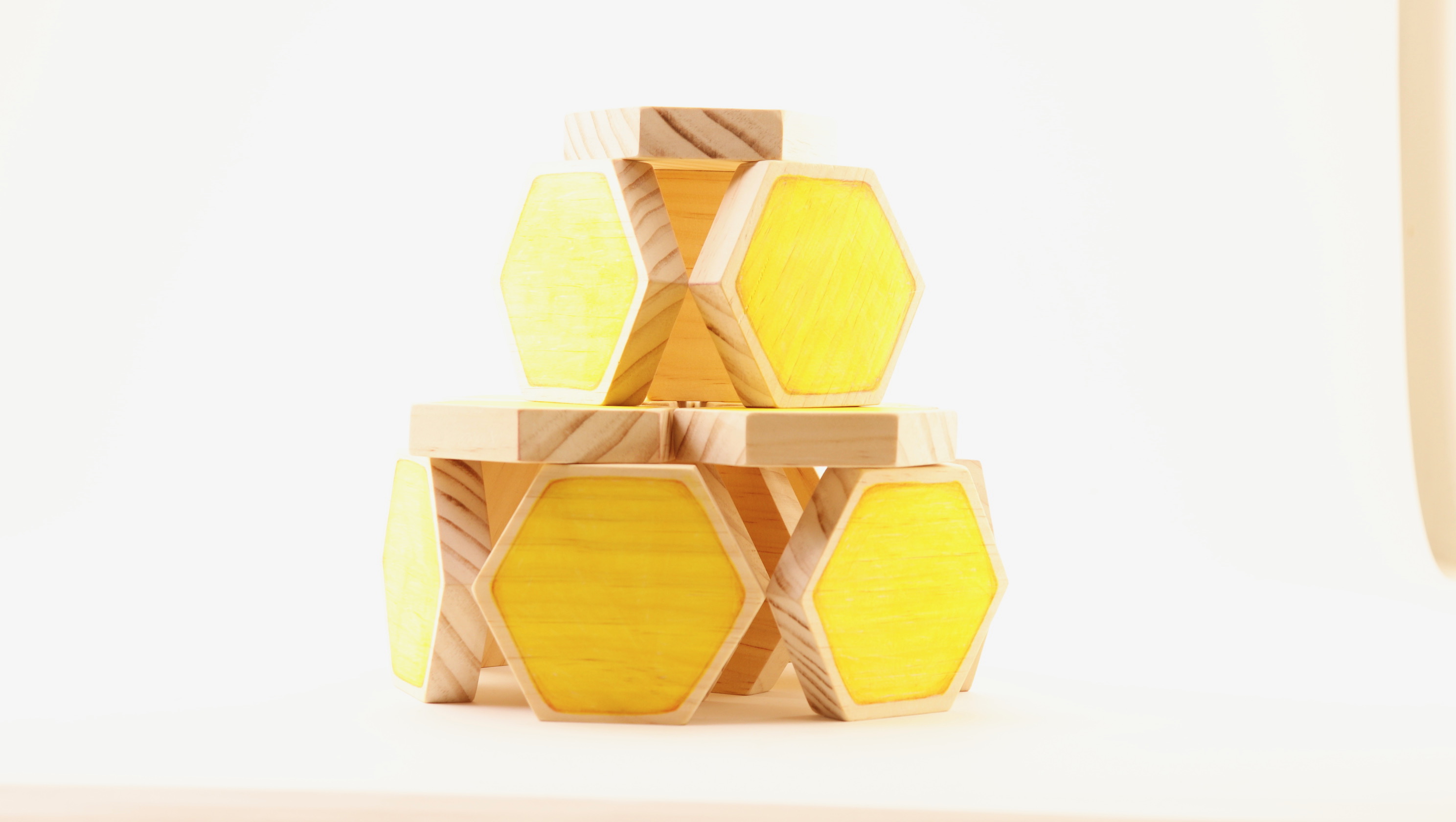 ciruclar build formation of hexagon blocks yellow